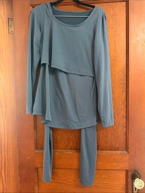Kindred Bravely Size Medium Nursing Lounge Set
